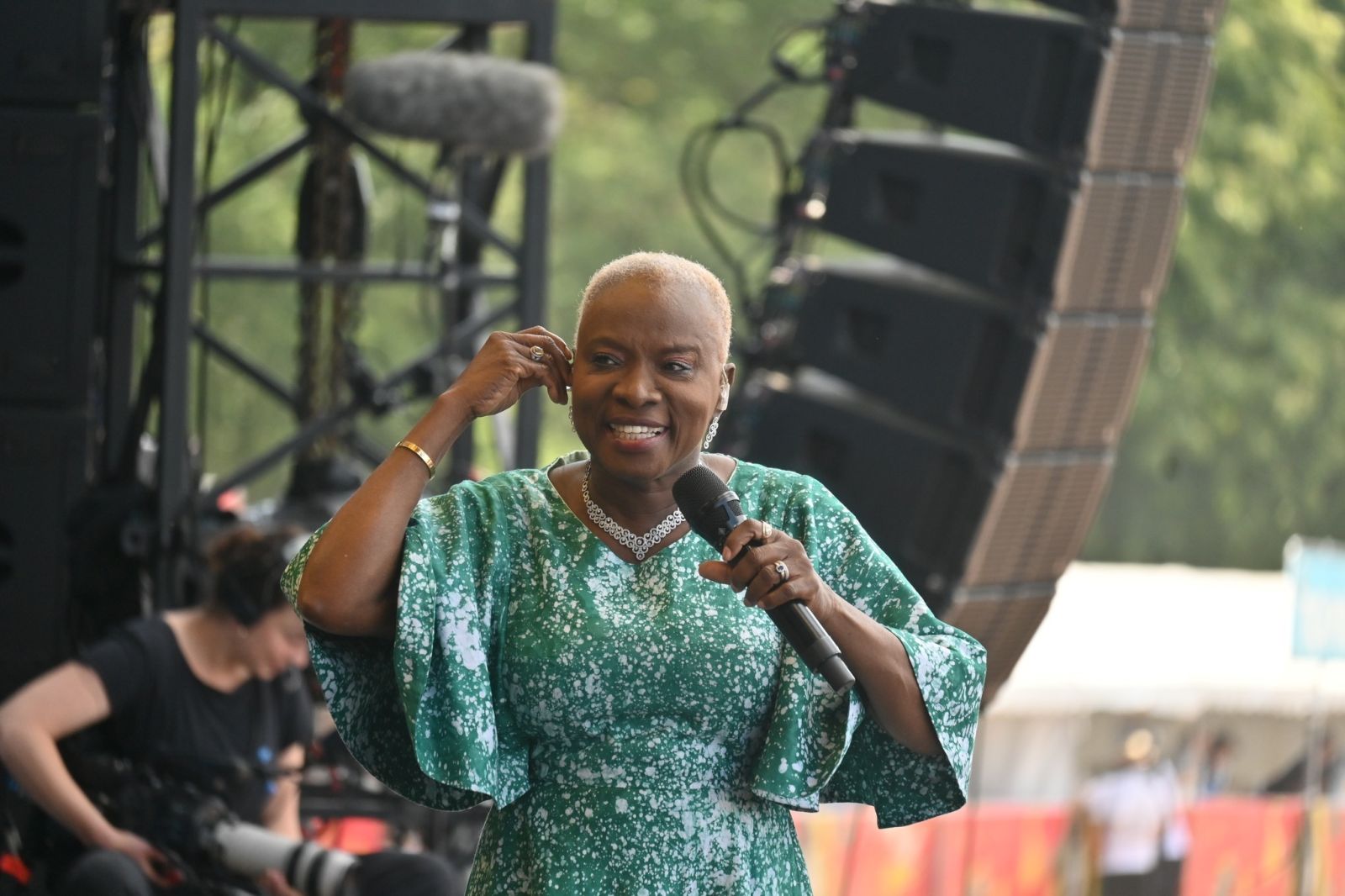 france  angelique kidjo enflamme le festival des vieilles charrues